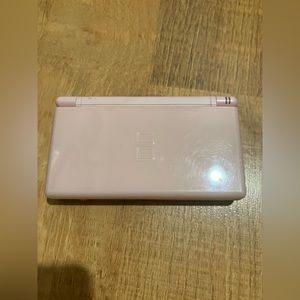Pink Nintendo DS Lite